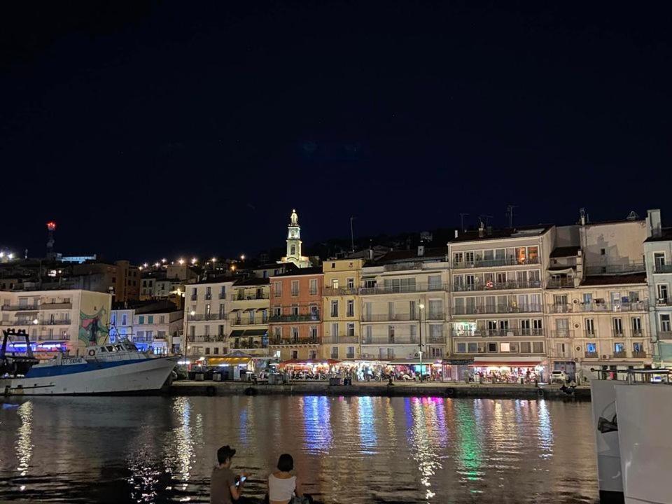 Appartement Spacieux Avec Parking Gratuit Sète Kültér fotó